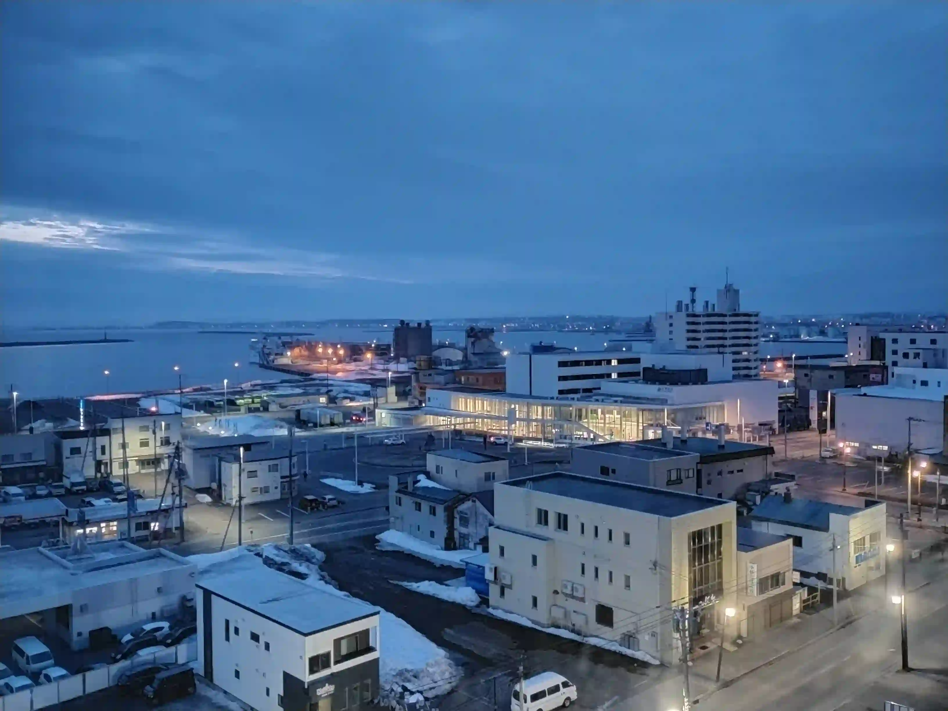 ドーミーインから稚内駅が見える